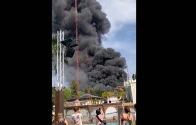 Συναγερμός: Ξέσπασε μεγάλη φωτιά στην “Disneyland της Γερμανίας” (ΒΙΝΤΕΟ)