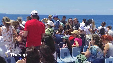 Κεραμωτή: Γεμάτα με κόσμο τα πλοία για Θάσο (ΦΩΤΟ)