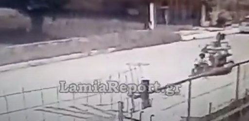Σοκάρει βίντεο με παράσυρση παιδιού από δίκυκλο – Το χτύπησε και με το πόδι ο οδηγός
