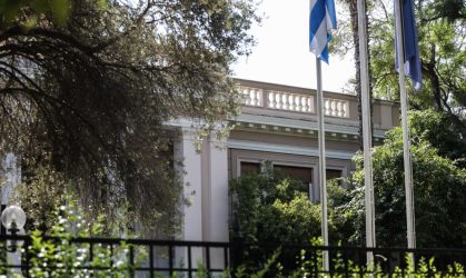 Υπέβαλαν την παραίτησή τους Παπασταύρου και Μπρατάκος