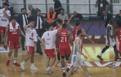 Διεκόπη οριστικά ο τελικός στο ΟΑΚΑ – Πρωταθλητής ο Ολυμπιακός