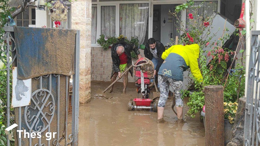 Θεσσαλονίκη πλημμύρισαν σπίτια από το ρέμα Πολίχνης