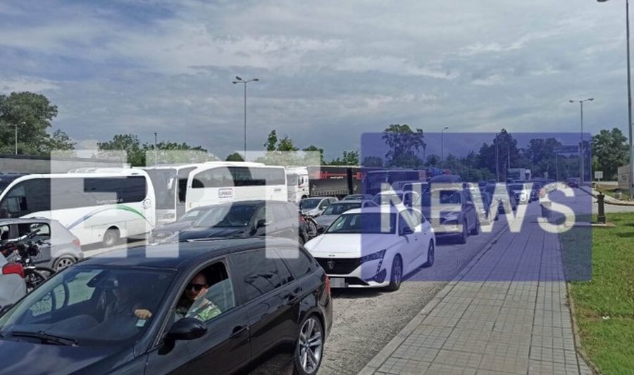 Σέρρες: Ουρές αυτοκινήτων από Βουλγαρία και Ρουμανία στο συνοριακό σταθμό Προμαχώνα