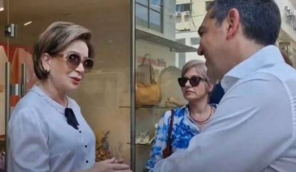 Γυναίκα στο Βόλο ευχήθηκε στον Τσίπρα να είναι δεύτερος στις εκλογές (ΒΙΝΤΕΟ)