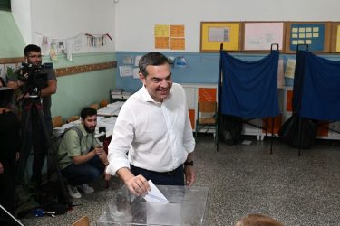 Εκλογές 2023: Ψήφισε στο Περιστέρι ο Αλέξης Τσίπρας – «Κρίνεται η ζωή μας για τα επόμενα τέσσερα χρόνια»
