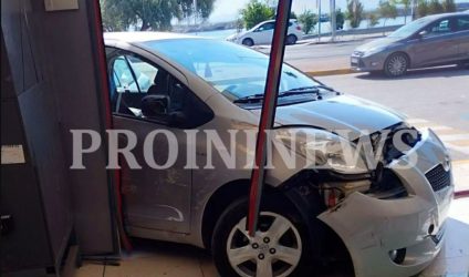 Καβάλα: Αυτοκίνητο “καρφώθηκε” σε σούπερ μάρκετ (ΦΩΤΟ)