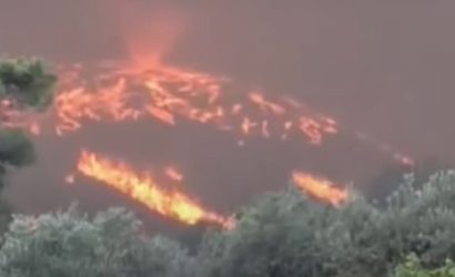 Φωτιά στην Ρόδο: Σοκάρει βίντεο με πυροστρόβιλο που δημιουργήθηκε από τις φλόγες