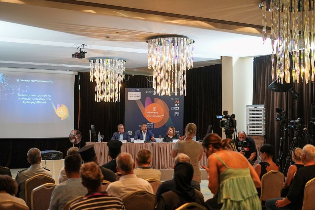 Απόστολος Τζιτζικώστας