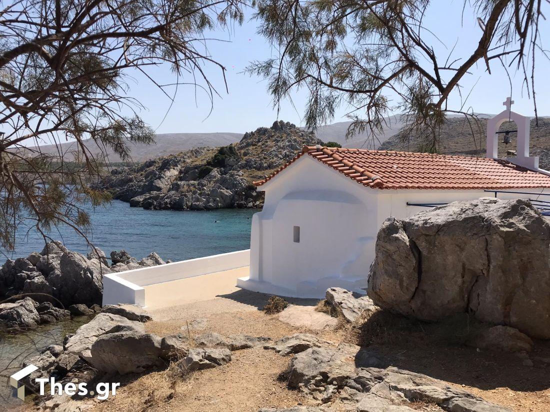 Παραλία Αγιος Ισίδωρος Χίος νησί Αιγαίο καλοκαίρι διακοπές θάλασσα greek beaches εκκλησάκι