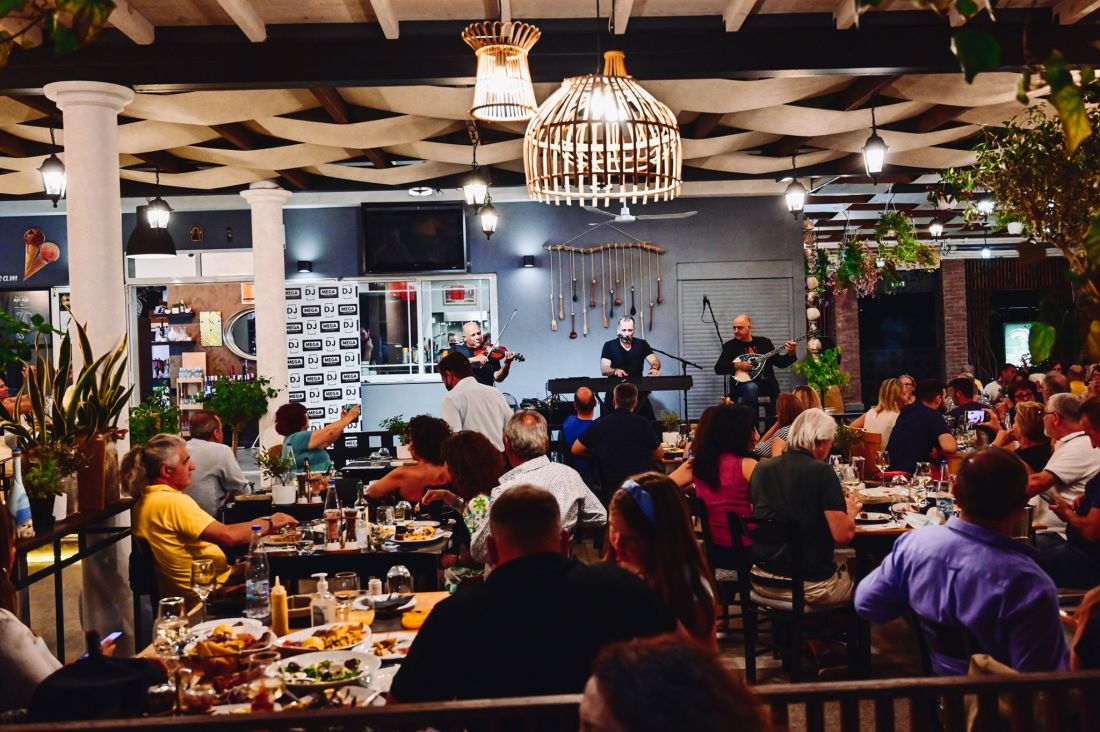 Parko Restaurant ΠΑΡΚΟ Πολυχώρος Νέα Ποτίδαια Χαλκιδική φαγητό ζωντανή μουσική καλοκαίρι διακοπές εστιατόριο