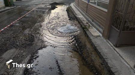 Θεσσαλονίκη: Εσκασε αγωγός στη Νεάπολη – Γέμισαν με νερά οι δρόμοι (ΦΩΤΟ)