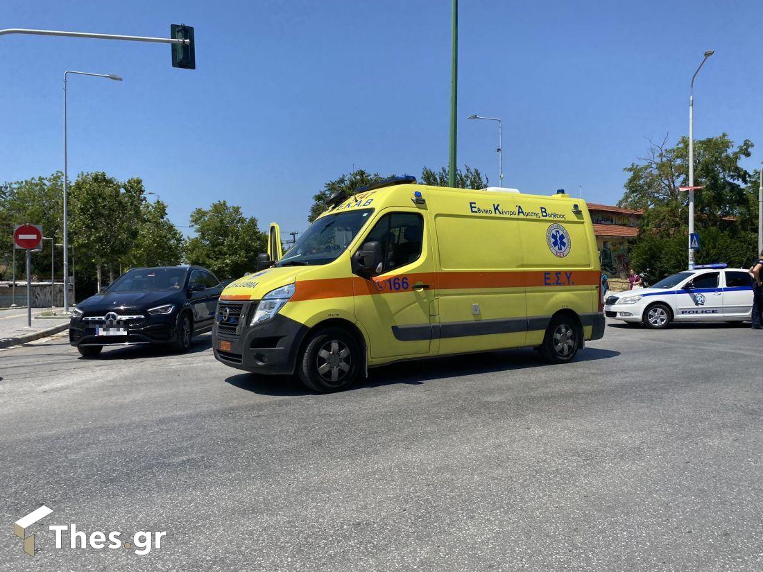 ασθενοφόρο τροχαίο στο κέντρο της Θεσσαλονίκης Χαλκιδική