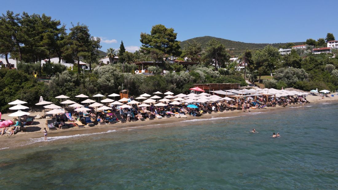 Elia Beach Bar & Restaurant – Γερακινή top beach bars Χαλκιδική καλοκαίρι διακοπές θάλασσα ήλιος διασκέδαση cocktails φαγητό
