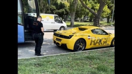 Η δημοτική αστυνομία της Θεσσαλονίκης πήρε τις πινακίδες από Ferrari