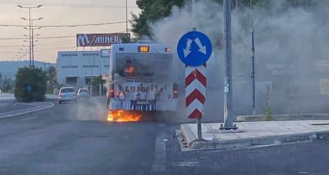 Συναγερμός στην Πυροσβεστική – Στις φλόγες αστικό λεωφορείο (ΒΙΝΤΕΟ)