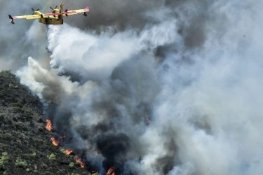 Μεγάλη αναζωπύρωση ανάμεσα σε Μάνδρα και Μέγαρα – Μήνυμα 112 για εκκένωση τεσσάρων περιοχών