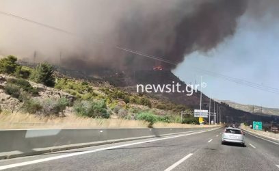 Φωτιά στο Λουτράκι: Εκλεισε η Εθνική Οδός Αθηνών – Κορίνθου