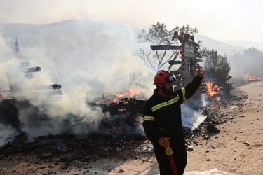 Φωτιές: Τα αποτελέσματα των πρώτων ελέγχων – 60 σπίτια κρίθηκαν επικίνδυνα