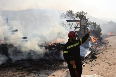 Η τελευταία ενημέρωση της Πυροσβεστικής για τα πύρινα “μέτωπα” της χώρας