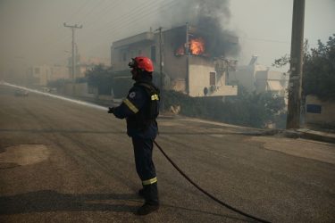Η Γαλλία στέλνει πυροσβεστικές ενισχύσεις στην Ελλάδα για τις φωτιές 