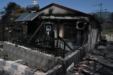 Φωτιά στο Λουτράκι: Εγιναν στάχτη περισσότερα από 15000 στρέμματα και 40 σπίτια