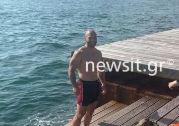 Θεσσαλονίκη: Γερμανός τουρίστας έκανε βουτιές στον Θερμαϊκό (ΒΙΝΤΕΟ)