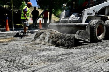 Συνεχίζονται οι εργασίες ασφαλτόστρωσης στην Εθνική Οδό 2 Θεσσαλονίκης-Εδεσσας