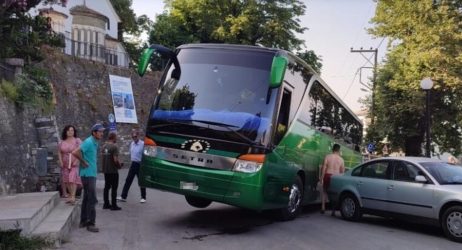 "Στον αέρα" λεωφορείο του ΚΤΕΛ στο Πήλιο