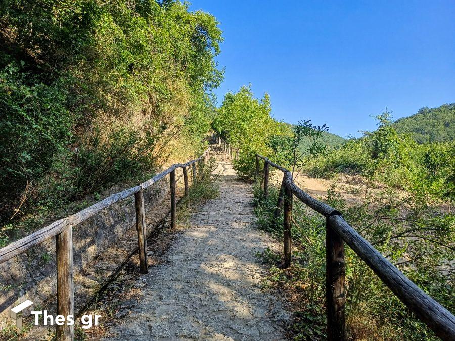 γαλάζια λίμνη Σκρα νερά καταρράκτης