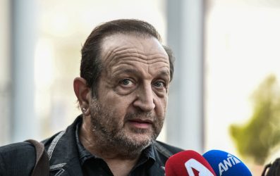 Μπιμπίλας: “Εχω επιτεθεί σε δημοσιογράφο που με κυνηγούσε από πίσω” (ΒΙΝΤΕΟ)