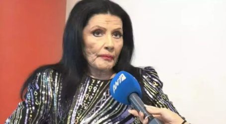 Ζωζώ Σαπουντζάκη: “Δεν ασχολούμαι με το τι θα πούνε για την ηλικία μου”