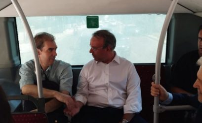 Θεσσαλονίκη: Ο Χρήστος Σταϊκούρας ανέβηκε σε αστικό λεωφορείο – Συνομίλησε με πολίτες (ΒΙΝΤΕΟ & ΦΩΤΟ)
