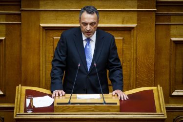Υπέρ του αστυνομικού που σκότωσε 20χρονο στη Λάρισα οι «Σπαρτιάτες» – «Να απελαύνονται οι εγκληματίες»