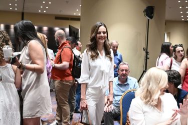 Εφη Αχτσιόγλου: “Το μεγάλο ερώτημα είναι ποιον θα βρει η Νέα Δημοκρατία απέναντι της” (ΦΩΤΟ)