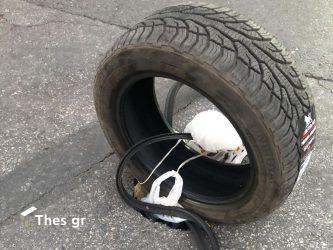 Θεσσαλονίκη: “Μπαλώνουν” με ρόδες και καφάσια τις τρύπες στους δρόμους (ΦΩΤΟ)