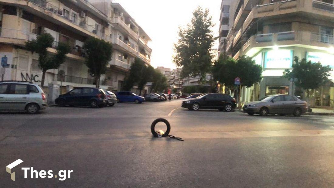 Θεσσαλονίκη δρόμος τρύπα την έκλεισαν με ρόδα