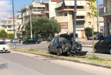 Θεσσαλονίκη: Αυτοκίνητο συγκρούστηκε σε κολώνα φωτισμού