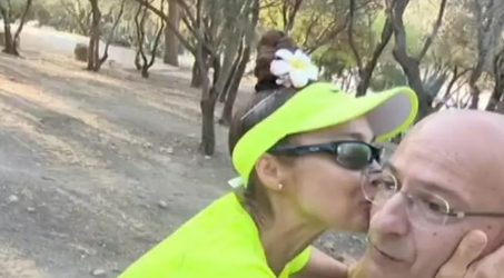 Γιώργος Τσελίκας: Απίθανη στιγμή με τουρίστρια να του δίνει φιλί και να της ζητά κι άλλο