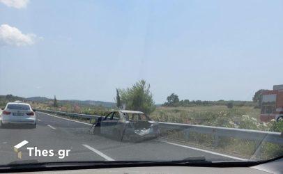 Θεσσαλονίκη: Στις φλόγες εν κινήσει αυτοκίνητο στον Περιφερειακό