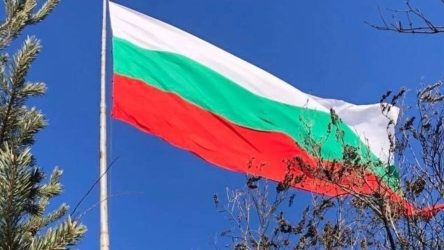 Βουλγάρικη πρεσβεία: Καταδίκασε το περιστατικό με την ελληνική σημαία στην Καβάλα