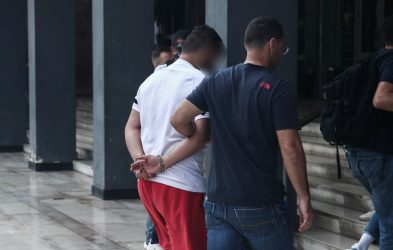 Θεσσαλονίκη: “Τον χτύπησε στο κεφάλι και τον άφησε αναίσθητο στο πεζοδρόμιο”, λέει συγγενής του 50χρονου θύματος
