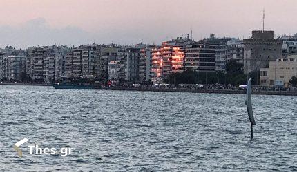 Τα παιχνίδια του ήλιου στη Θεσσαλονίκη – Η πολυκατοικία που… φλέγεται (ΒΙΝΤΕΟ & ΦΩΤΟ)