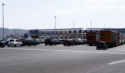 Εθνική Οδός Αθηνών – Κορίνθου: Διεκόπη η κυκλοφορία – Ουρές τα αυτοκίνητα (ΦΩΤΟ)