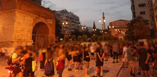 Αντιρατσιστική πορεία στην Θεσσαλονίκη για το θάνατο μεταναστών στον Εβρο (ΦΩΤΟ)