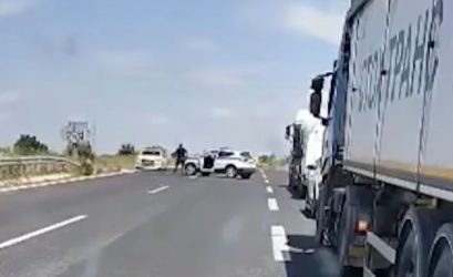 Τρομακτικό βίντεο: Διακινητής οδηγεί αντίθετα στην Εγνατία Οδό προσπερνώντας μπλόκο της Αστυνομίας
