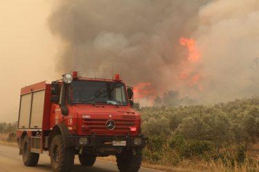 Σε εξέλιξη η φωτιά στην Ανδρο – Ενισχύονται οι δυνάμεις (ΒΙΝΤΕΟ)