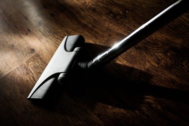 Στο νοσοκομείο με εγκαύματα ένας άνδρας – Εσκασε στα πόδια του η ηλεκτρική σκούπα