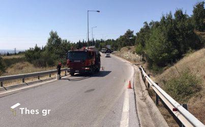Θεσσαλονίκη: Νταλίκα τυλίχτηκε στις φλόγες στο Δερβένι