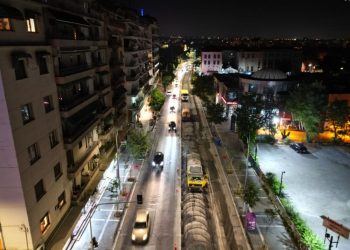 Θεσσαλονίκη: Νυχτερινή ασφαλτόστρωση στην οδό Τσιμισκή (ΦΩΤΟ)