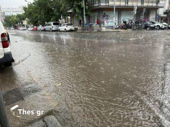 Πλημμύρισε η Πιερία από την έντονη βροχόπτωση – Χαλάζι και ποτάμια οι δρόμοι στα Τρίκαλα (ΒΙΝΤΕΟ)